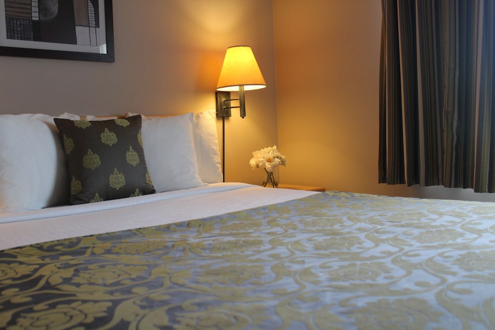 Travelodge by Wyndham Fort McMurray 12/49