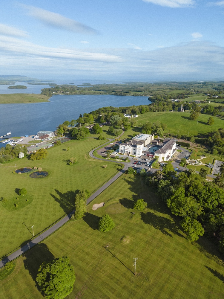 MANOR HOUSE COUNTRY HOTEL 51/56
