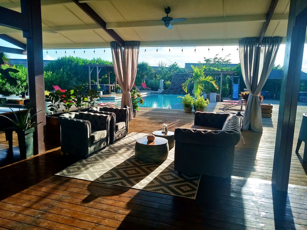 Red Palm Village 24/50