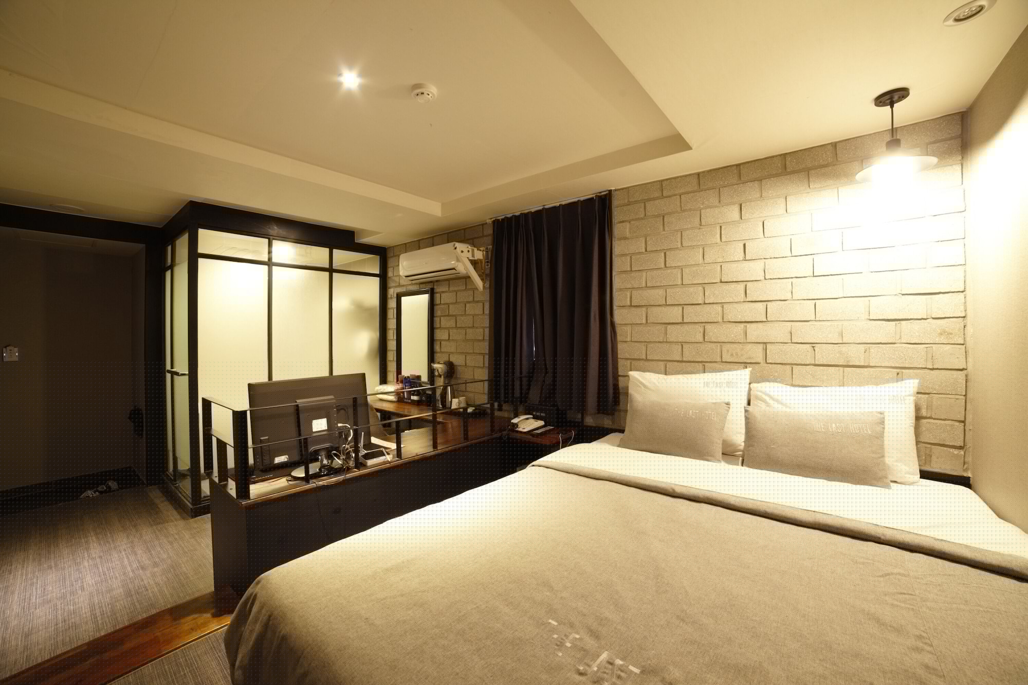 DELUXE, DOUBLE BED