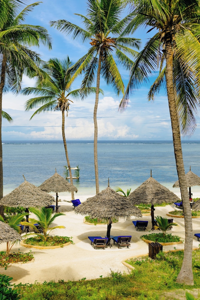 Breezes Beach Club & Spa 60/64