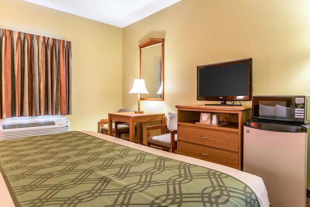 Econo Lodge Louisville Airport 15/40