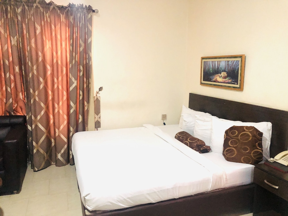 Mayors Diplomat Suites Opebi 14/48