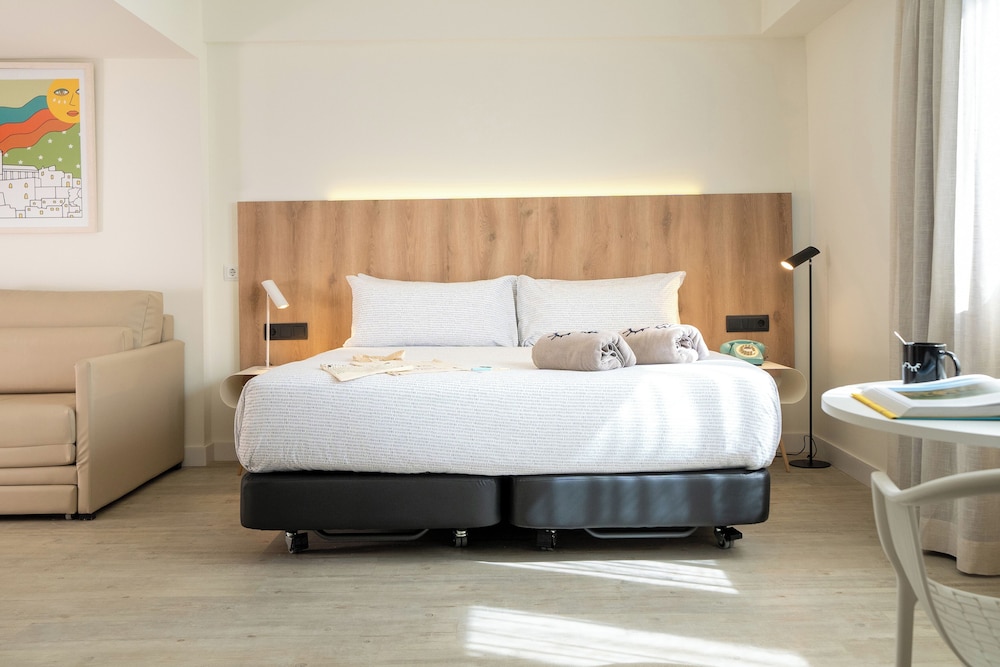 Beach House, King and Twin Beds
