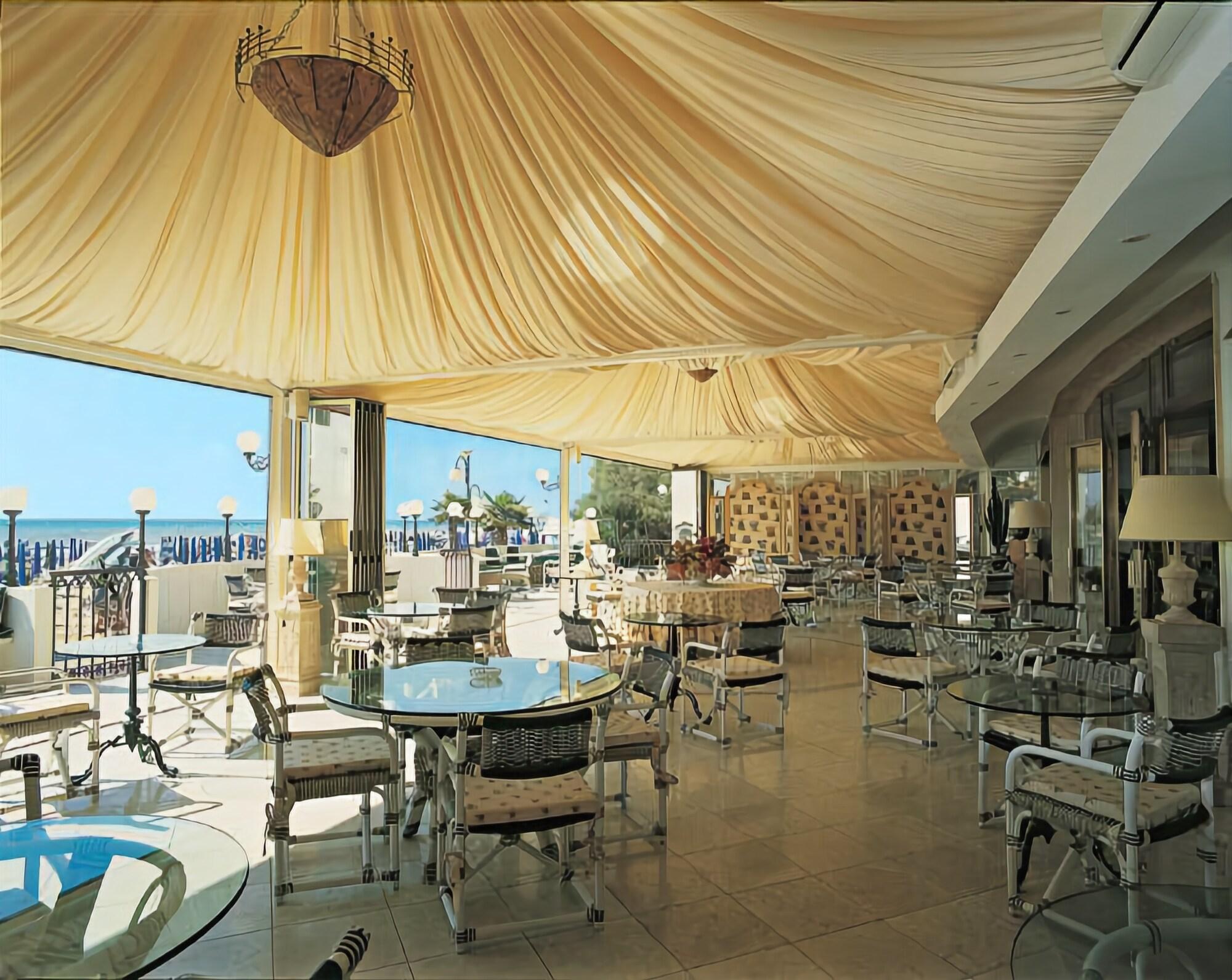 Hotel Montecarlo 19/27