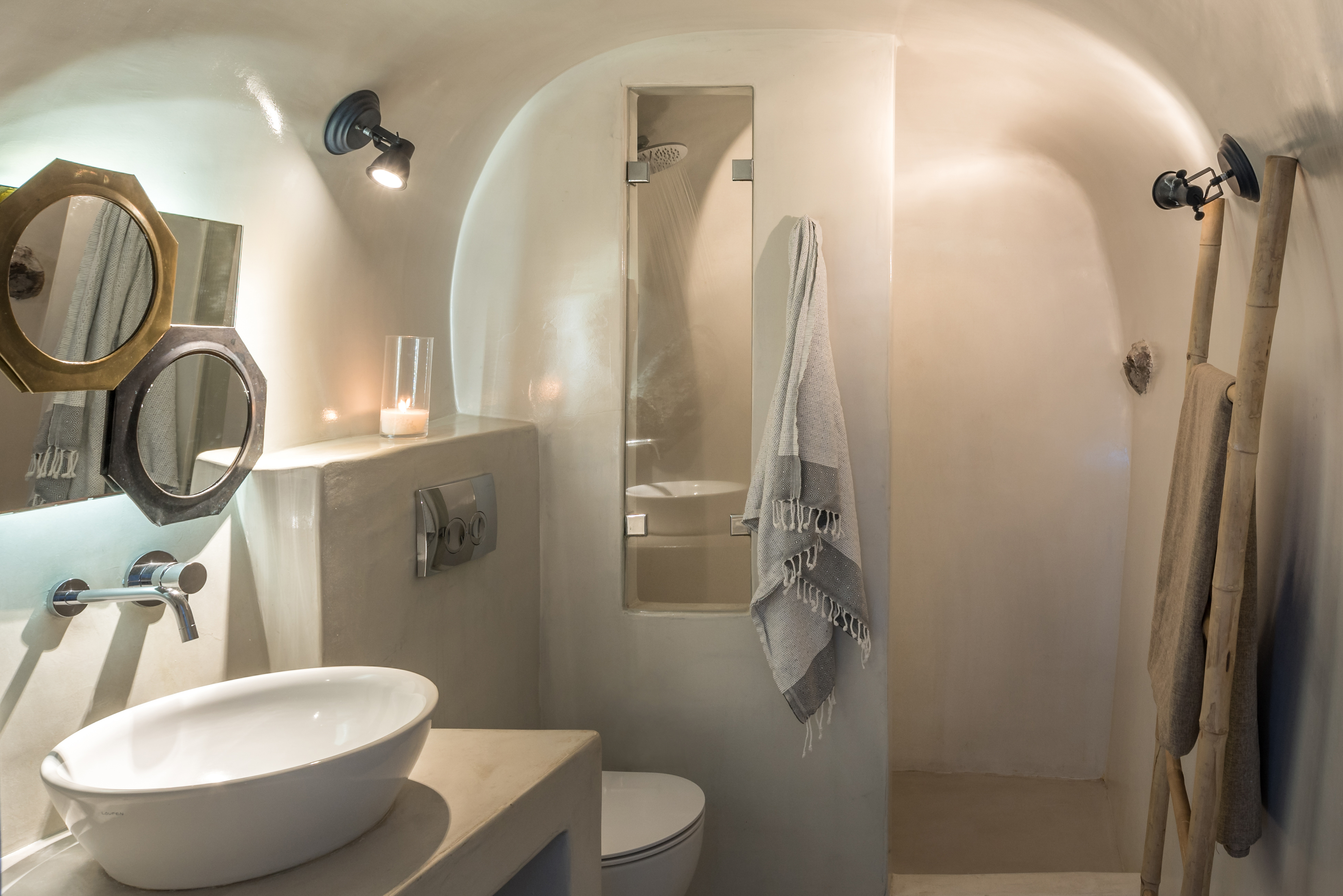 جناح شهر العسل بإطلالة على البحر بجاكوزي، COCOON SUITES 3/3