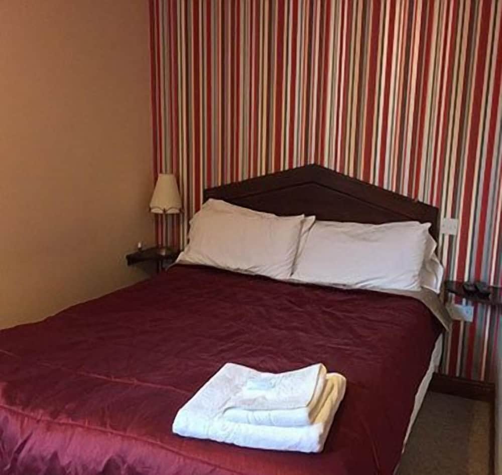 Ambrose Hotel 20/50