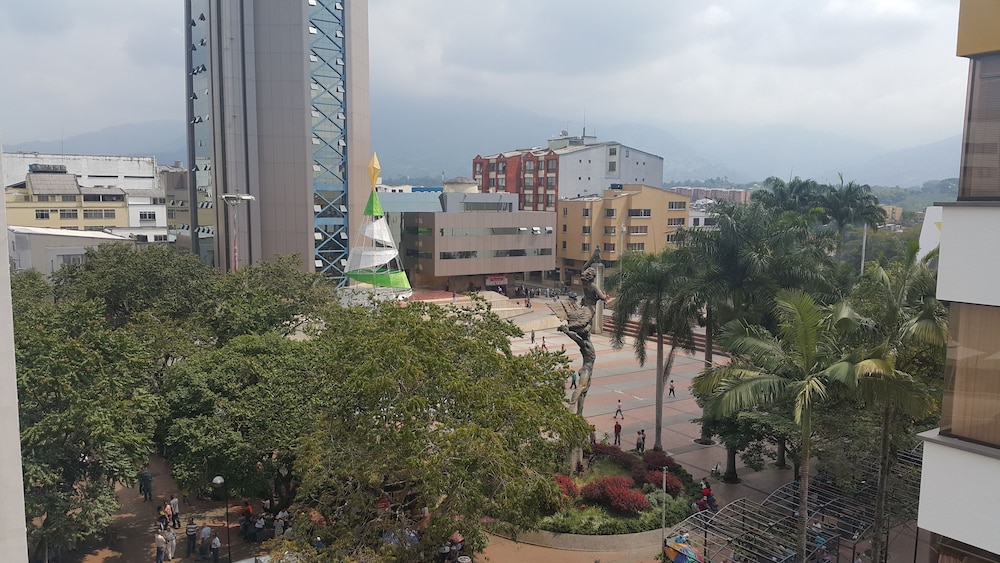Hotel Bolivar Plaza 60/61