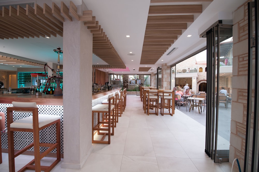 Cactus Beach Hotel 54/70