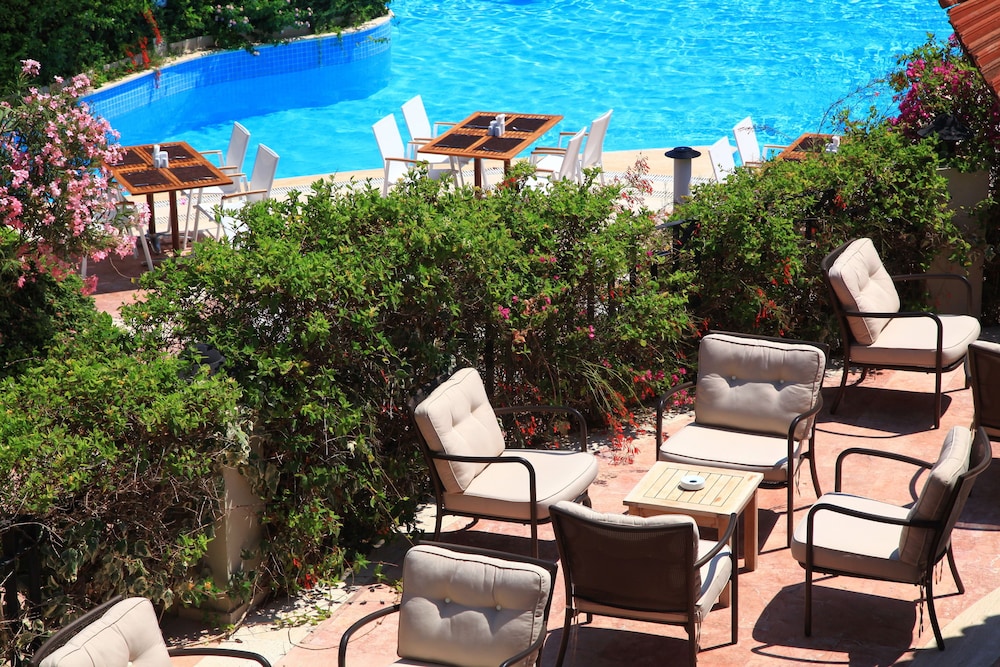 ZEYTINADA HOTEL 42/45