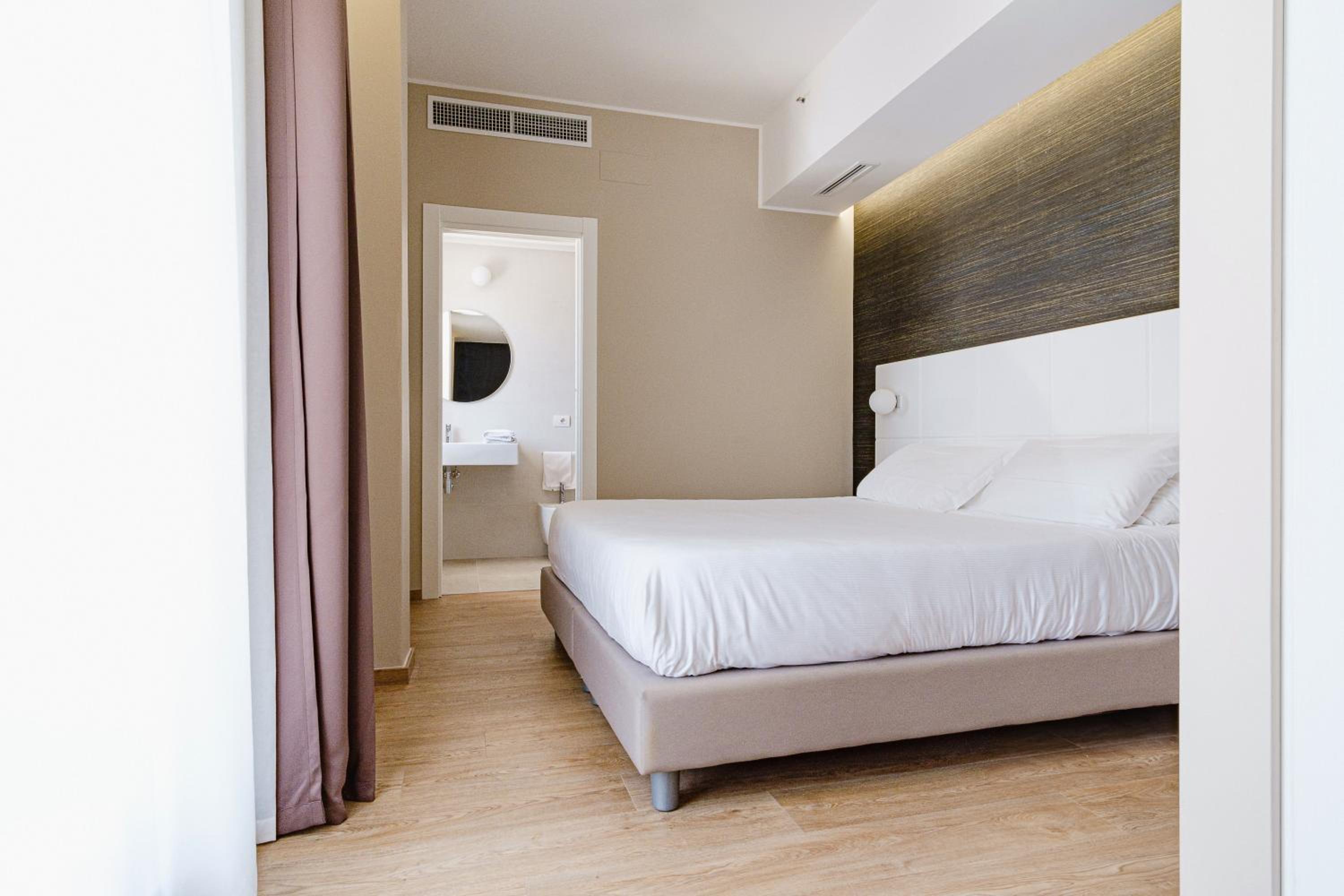جناح جونيور، Boston Hotel Bari 3/10