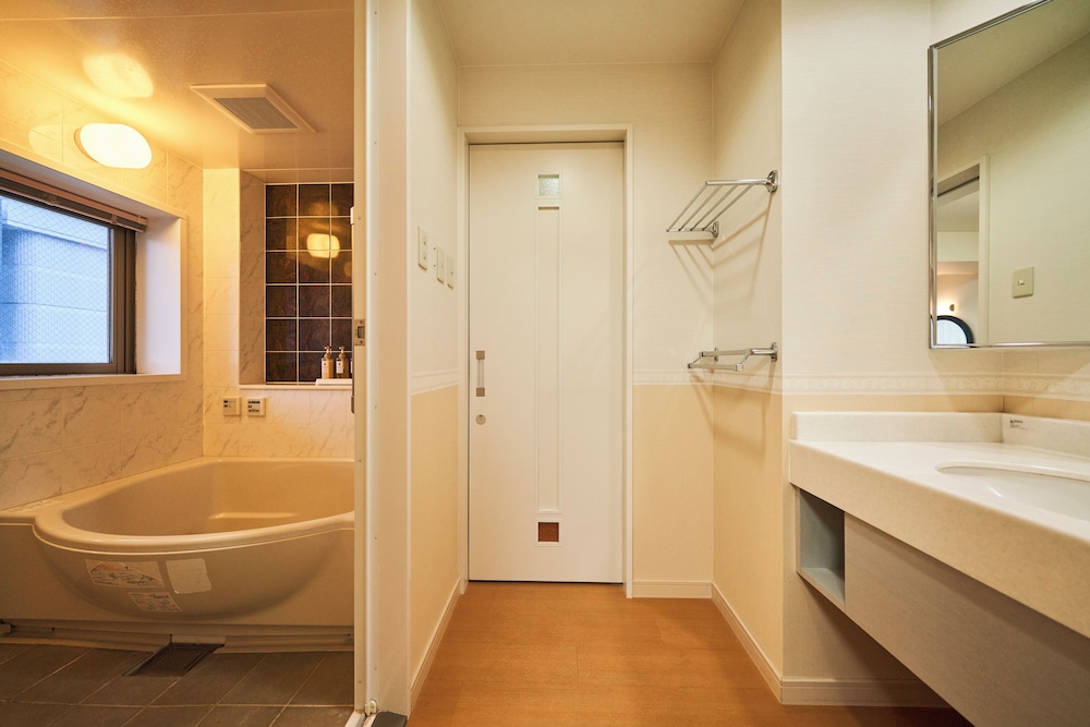 غرفة بسرير كوين بإطلالة على النهر بجاكوزي في الملحق، Hotel Global View Kushiro 7/7