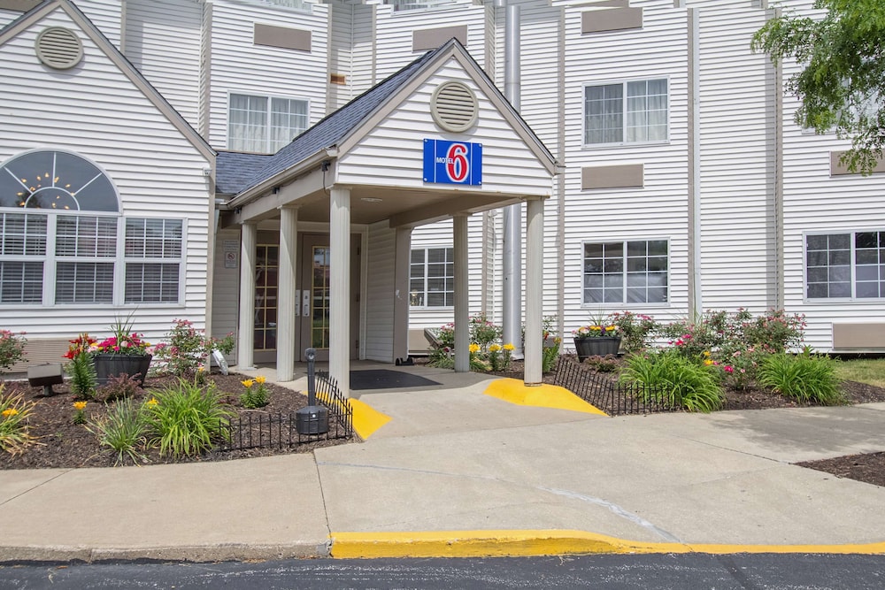 Motel6 Streetsboro, OH 48/52