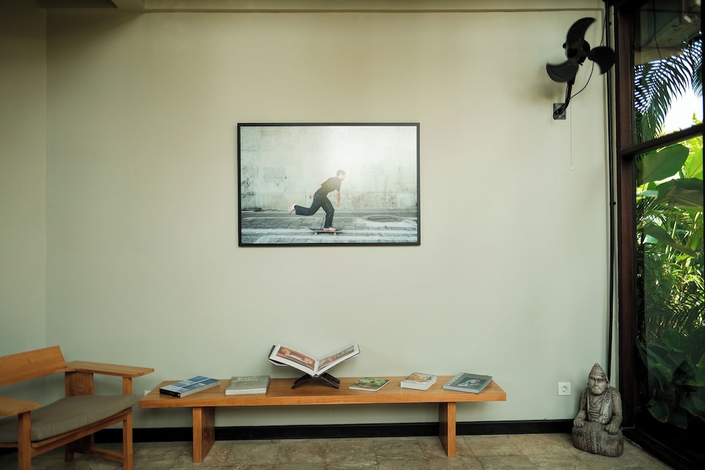 Wave House Surf Camp 5/37