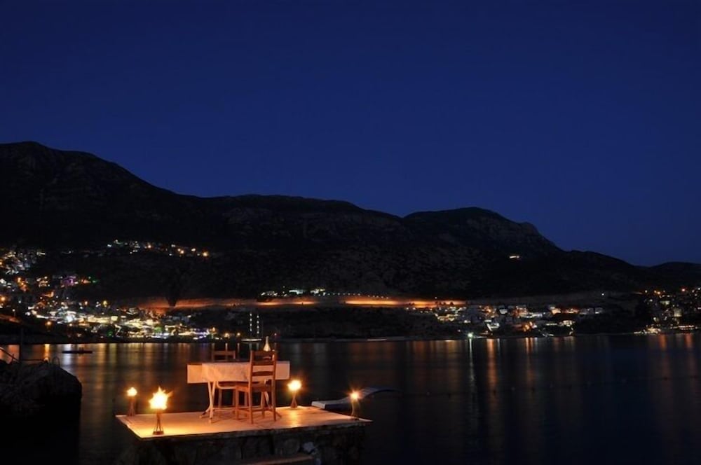 Caretta Hotel 30/36