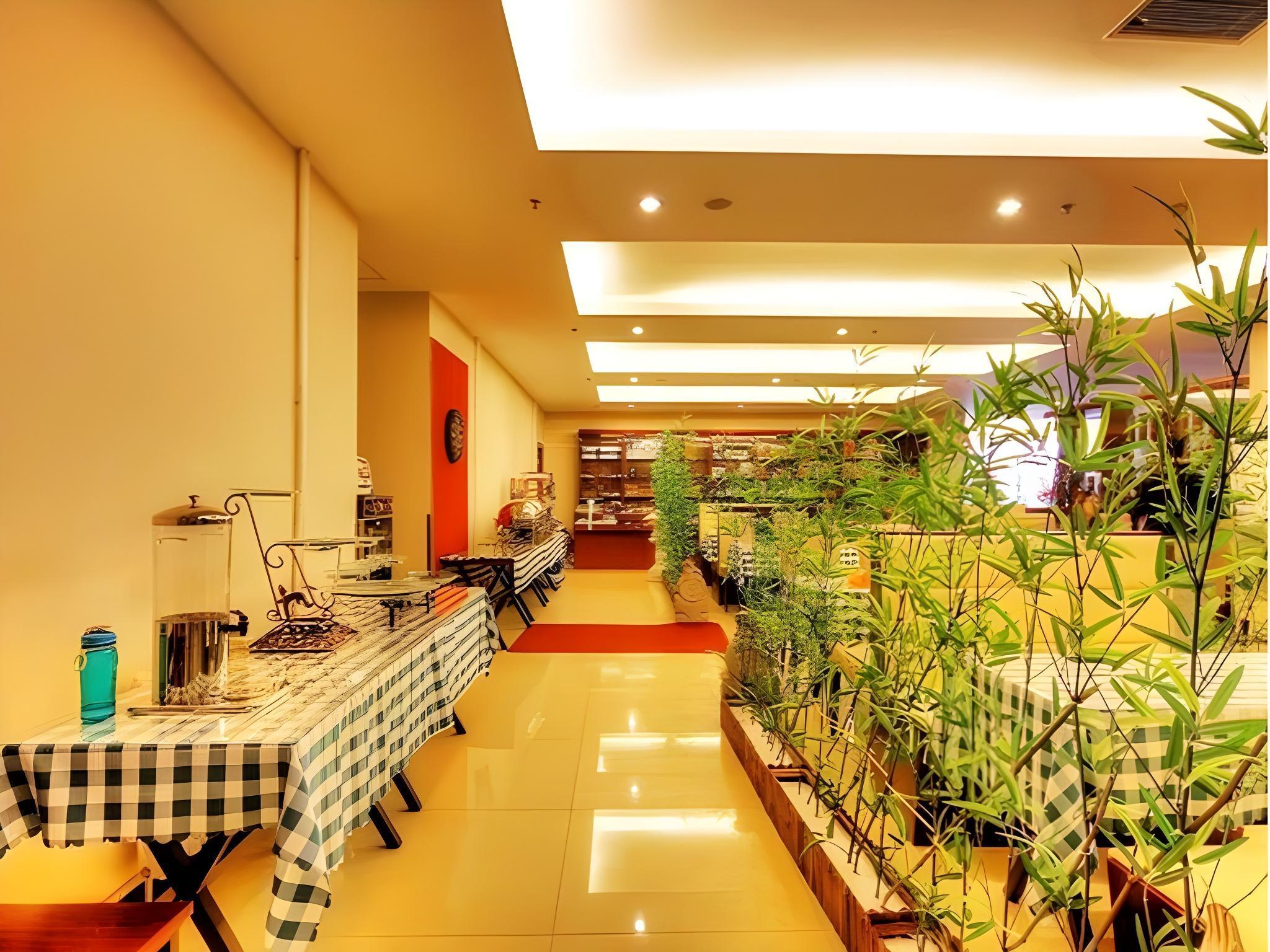 Greentree Inn Beijing Chaoyang Shilihe Subway Station Express Hotel 39/49