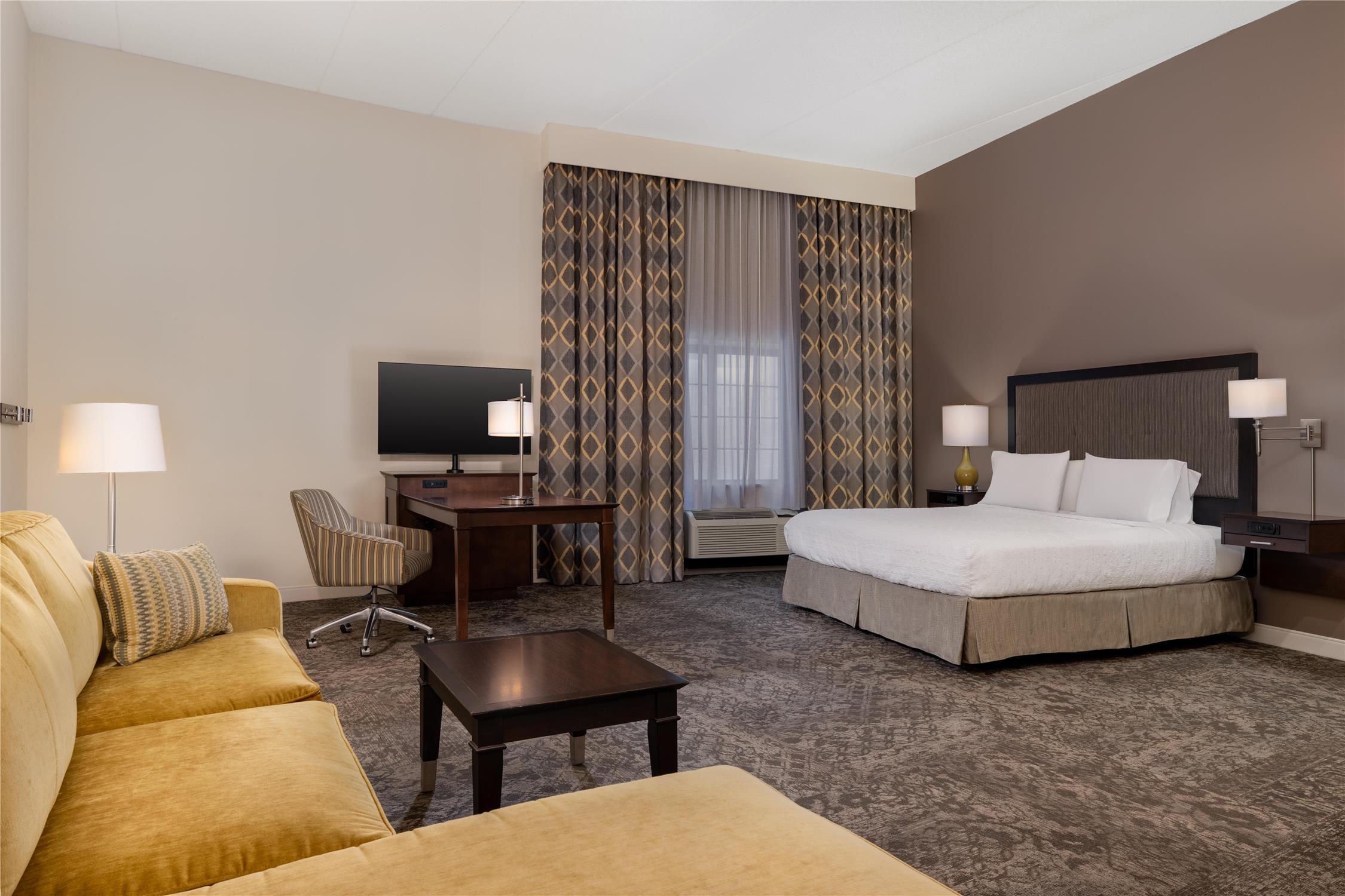Hampton Inn And Suites Rockville Centre 33/85