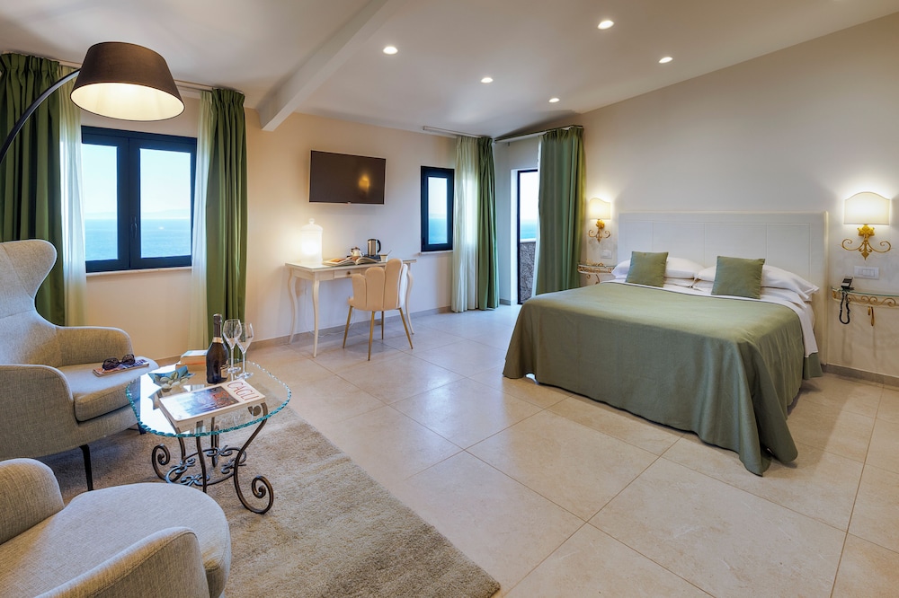Mansarda, Junior Suite, Studio, Queen Bed, Sea View, Terrace، Hotel La Pensione Svizzera 10/10