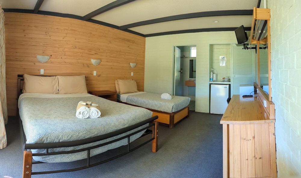 GLOUCESTER MOTEL 8/31