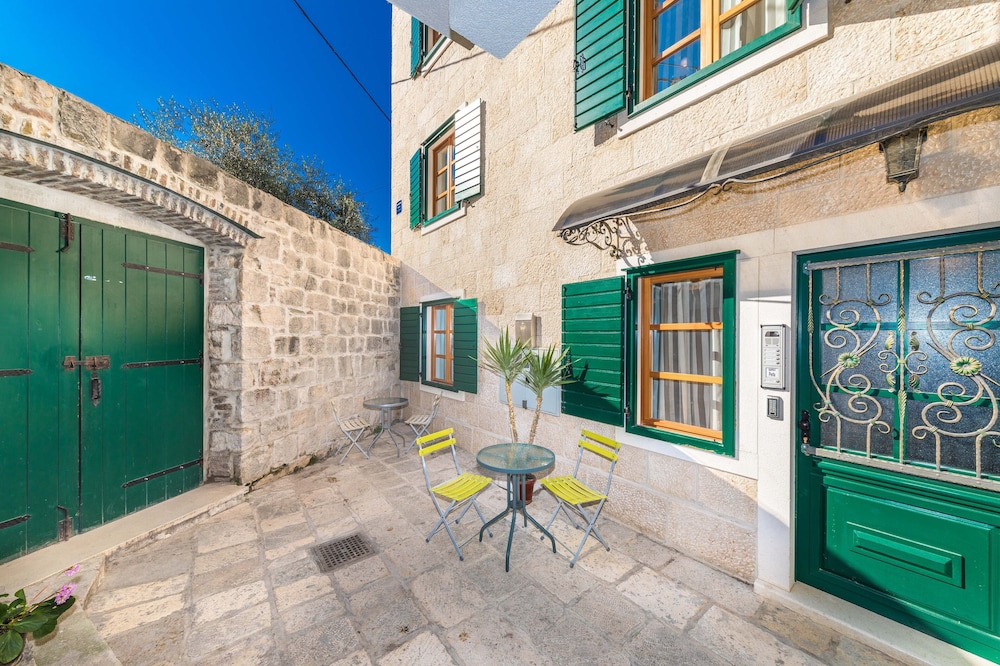 APARTMENTS PERLA 32/42