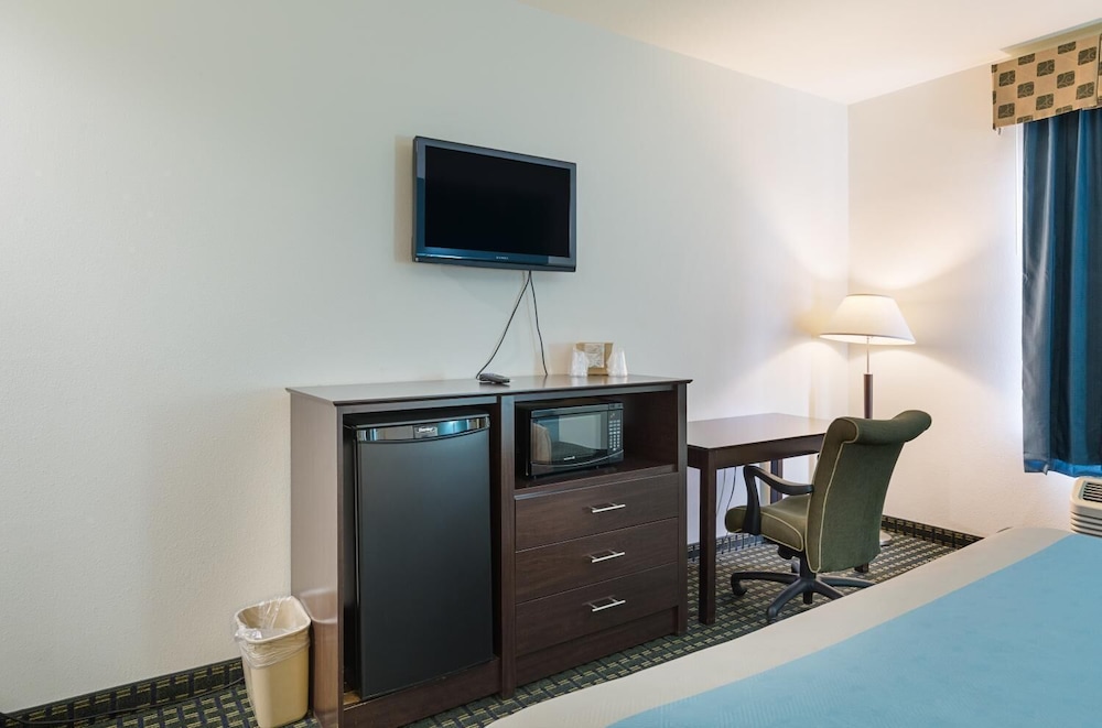 Budget Inn and Suites 17/27