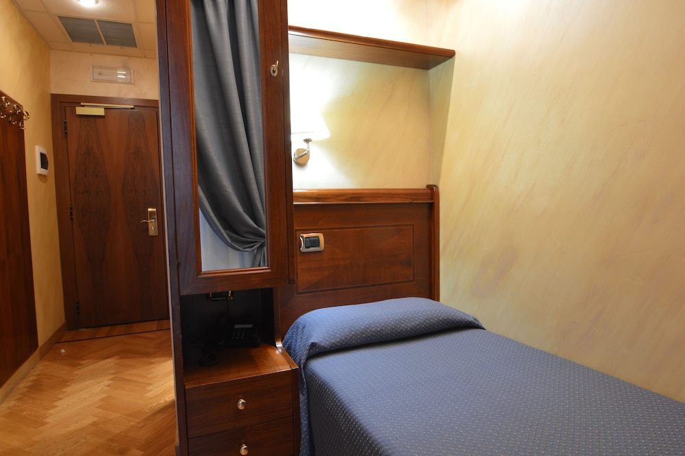 Hotel Montecarlo Roma 32/48