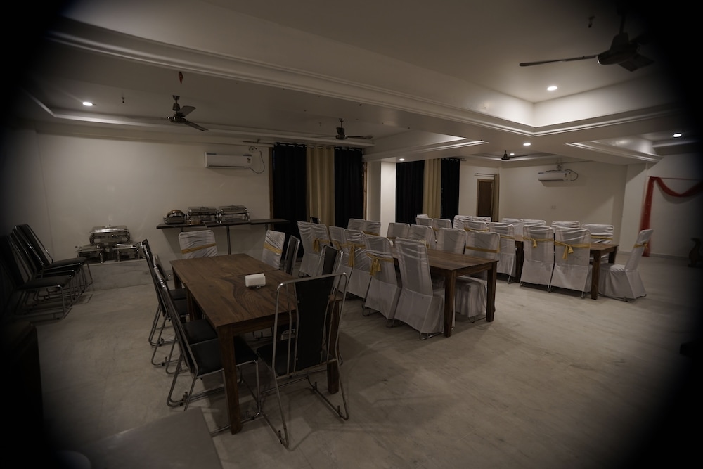 Oyo 12206 Hotel The Black Gold 38/50