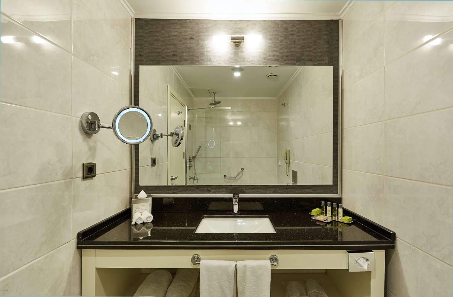 Doubletree By Hilton Hotel Izmir Alsancak 54/58