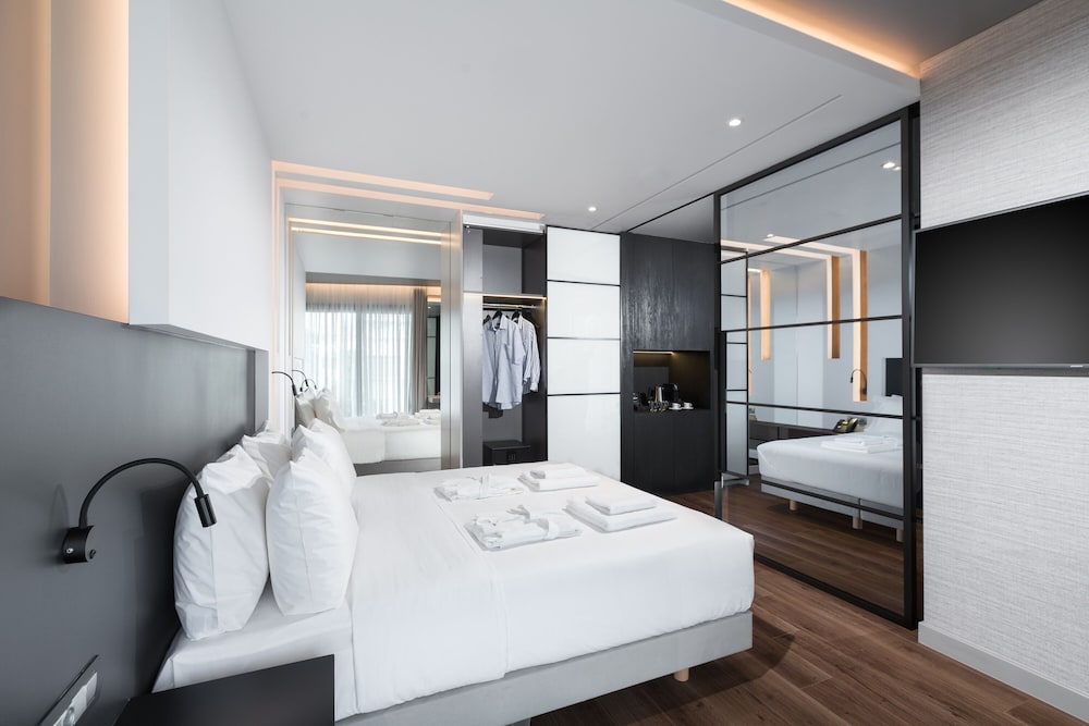 EXCLUSIVE, SUITE