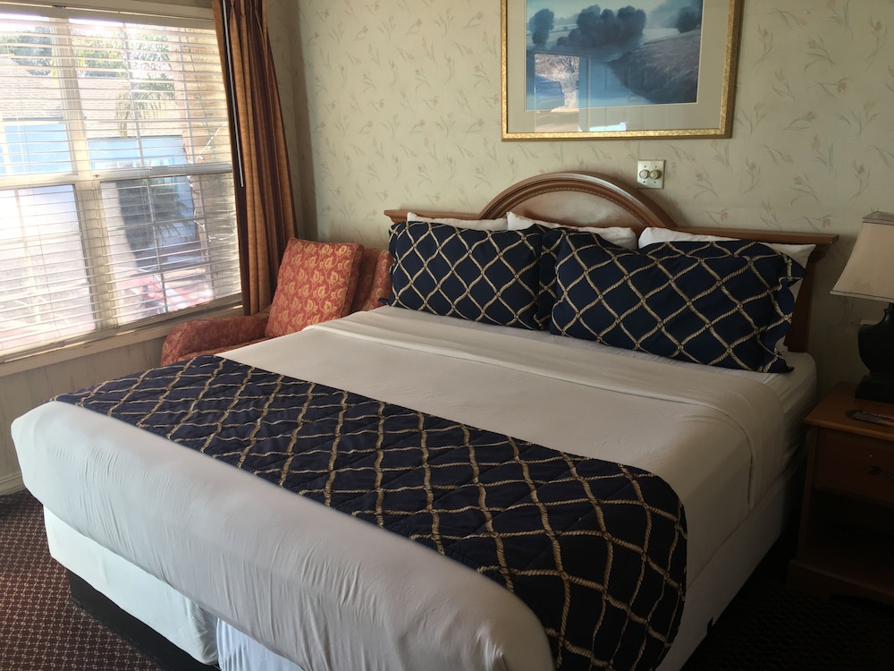 The Palomar Inn 18/61