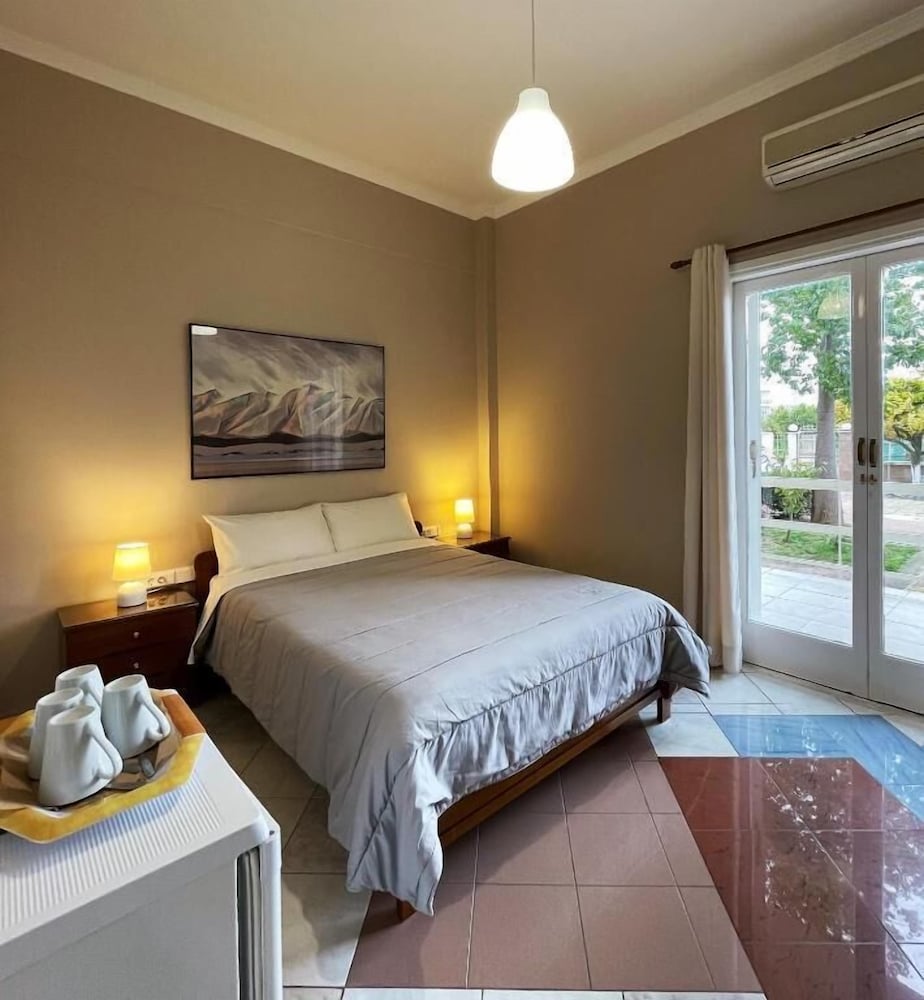 Marinos Rooms 10/50