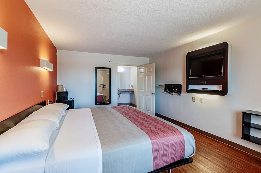 Motel6 Martinsburg, WV 14/42