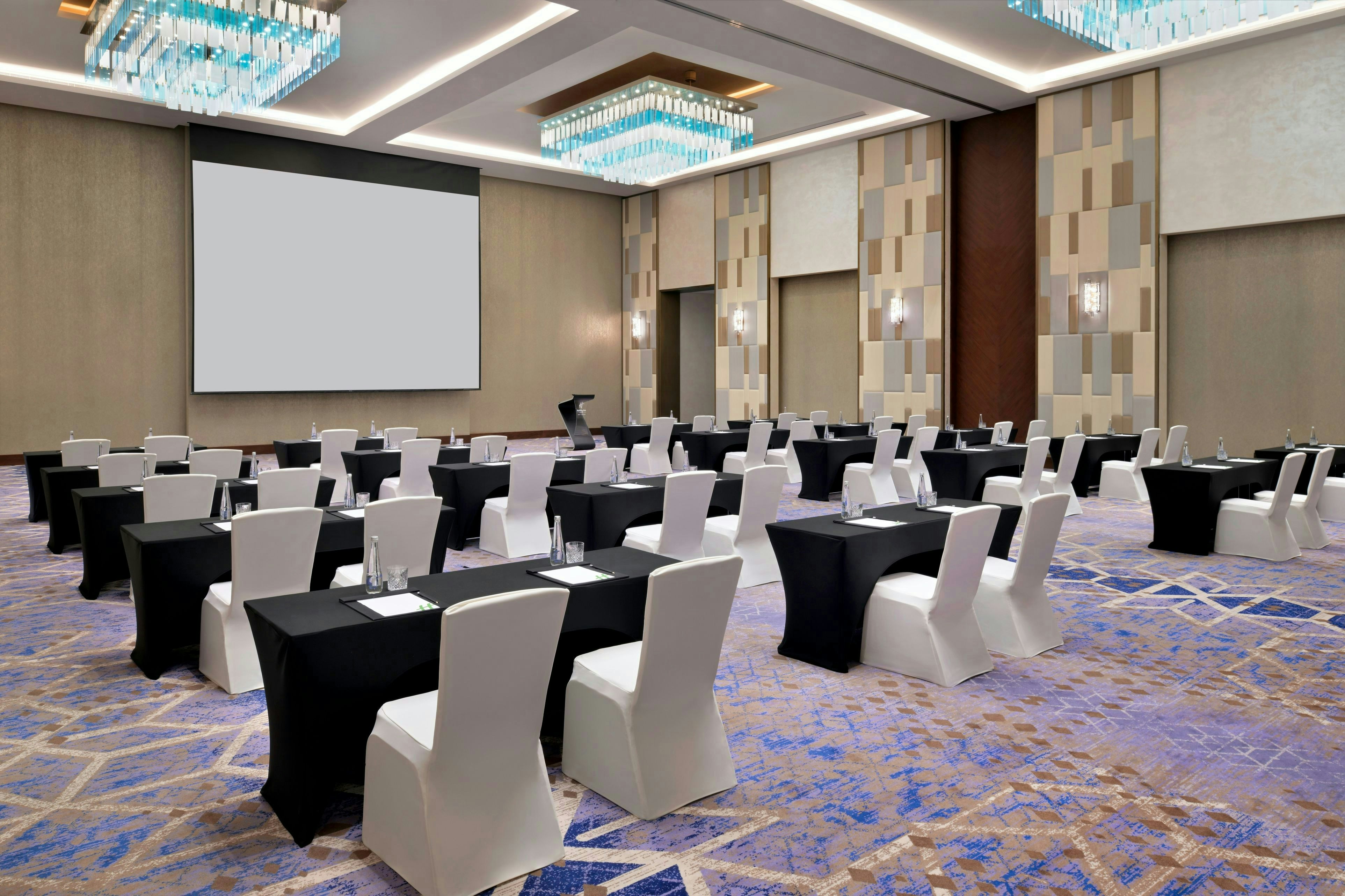 Holiday Inn Dubai Al Maktoum Airport 68/82