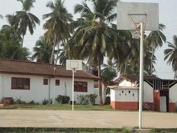 COCONUT GROVE BEACH RESORT in ELMINA