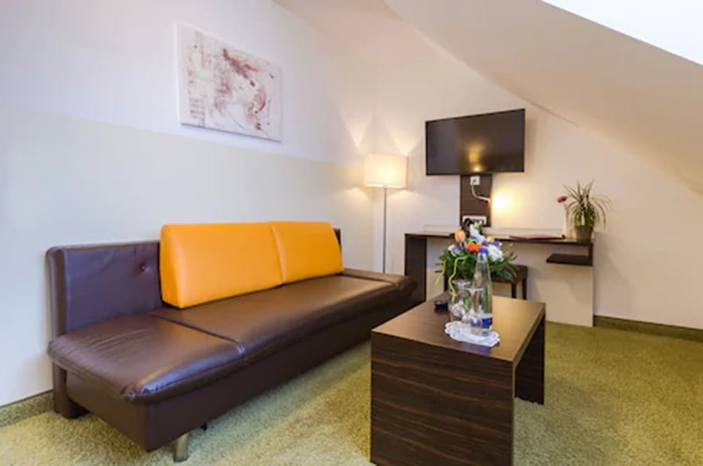 Hotel Arooma 27/47