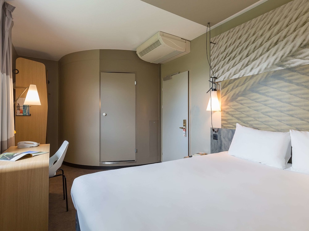 IBIS GENEVE AEROPORT 29/66