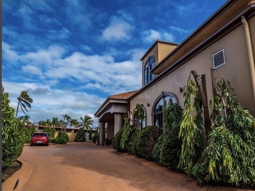 MACKAY RESORT MOTEL 63/65