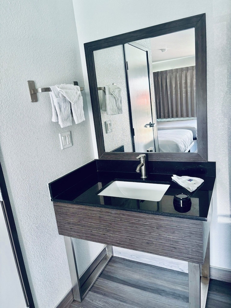Motel6 San Bernardino, CA - North 56/58