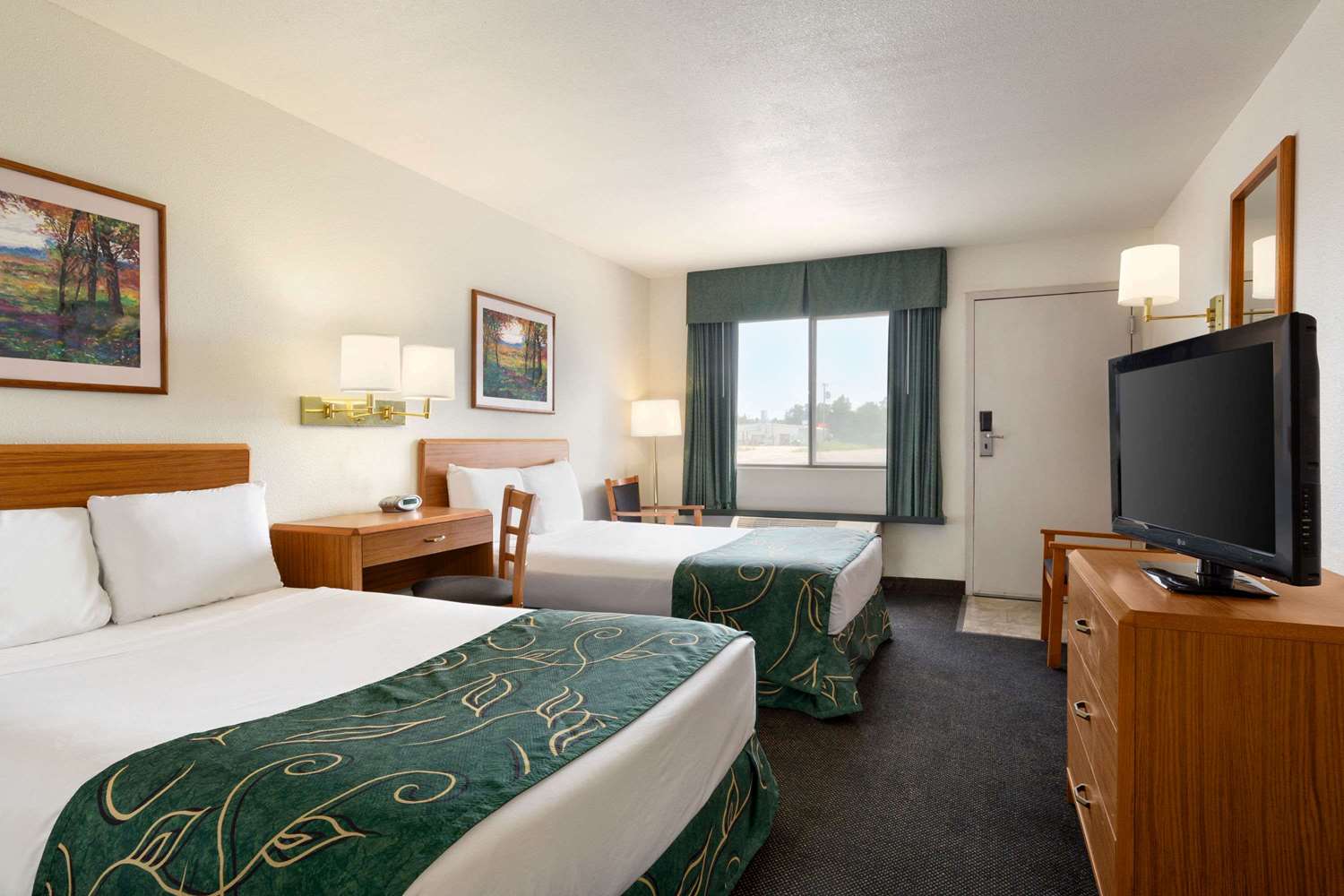 Travelodge by Wyndham Sharon Springs 6/25