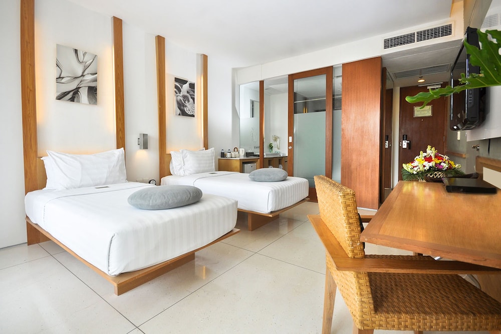 Haven, Deluxe, Pool View, Balcony, The Haven Bali Seminyak 3/5