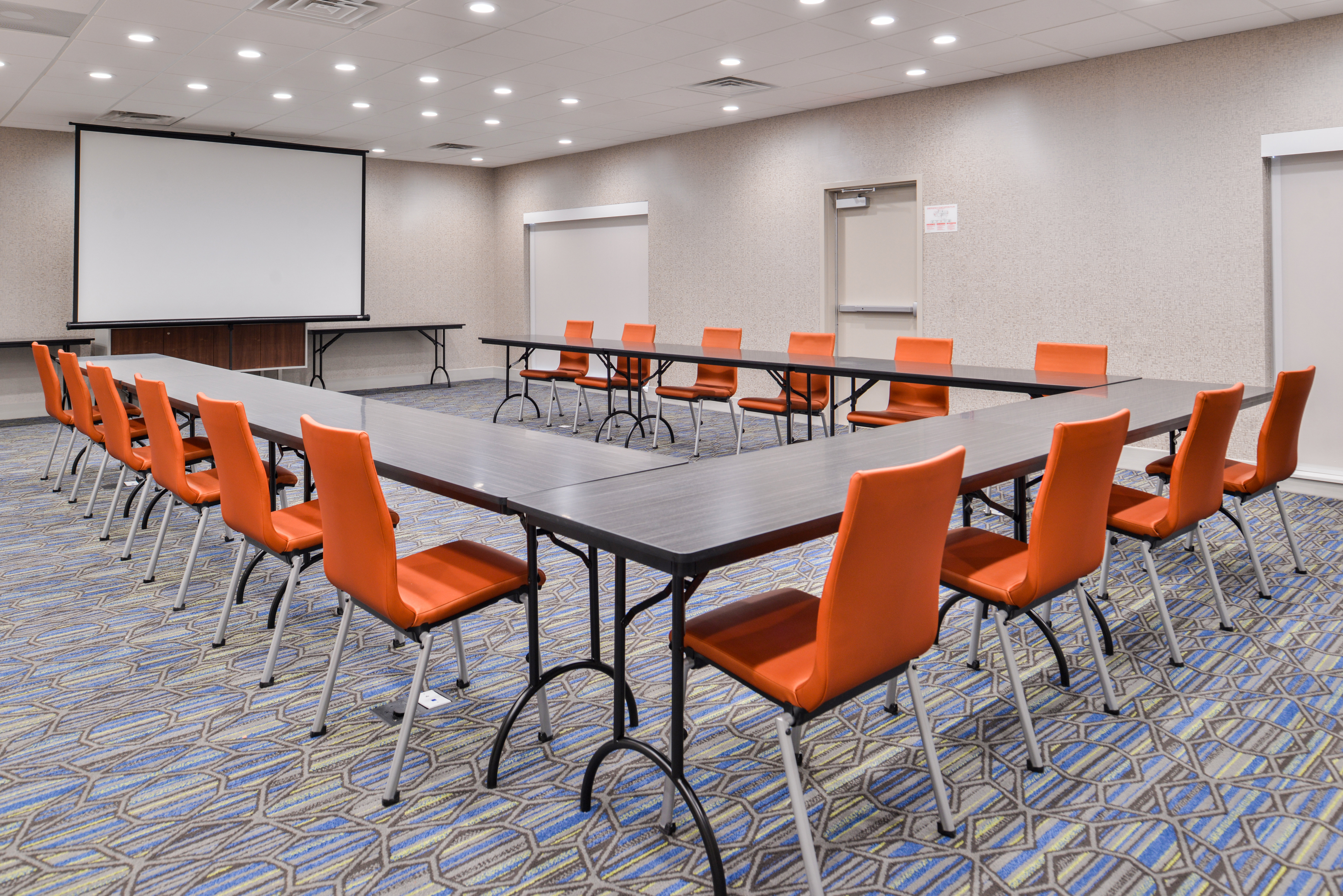 HOLIDAY INN EXPRESS EARLY 21/34