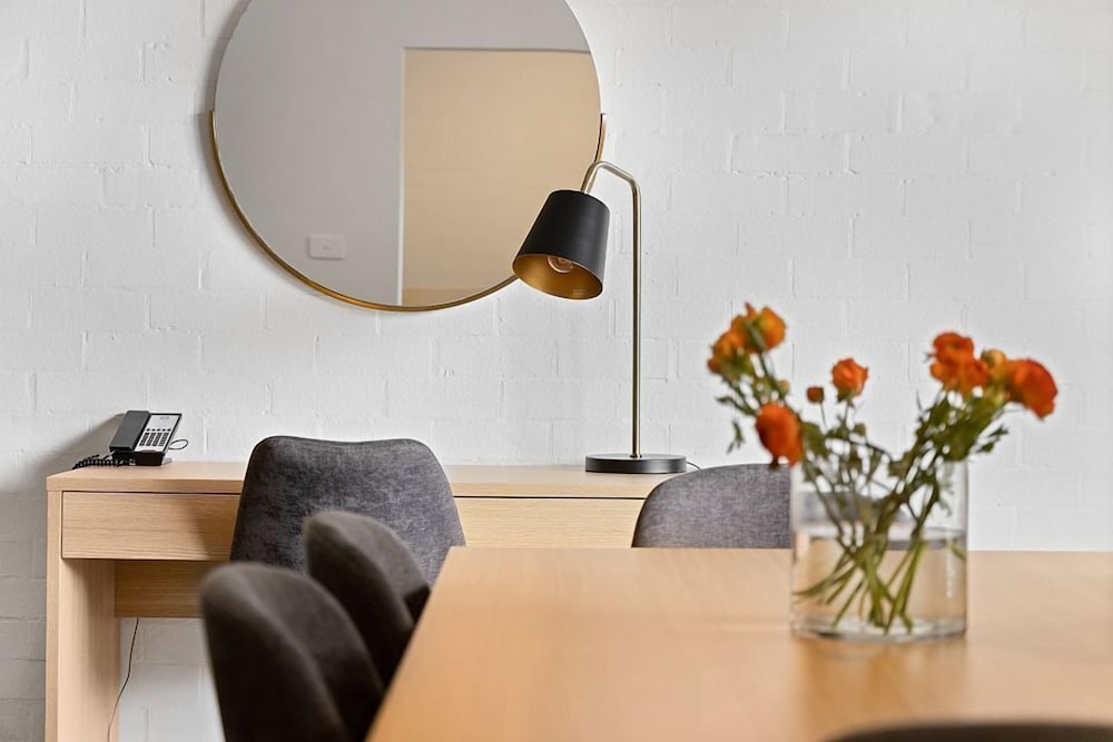 OXLEY COURT SERVICED APARTMENTS 7/41