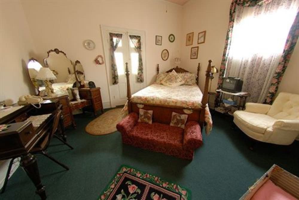 Carrier Houses Bed and Breakfast 35/60
