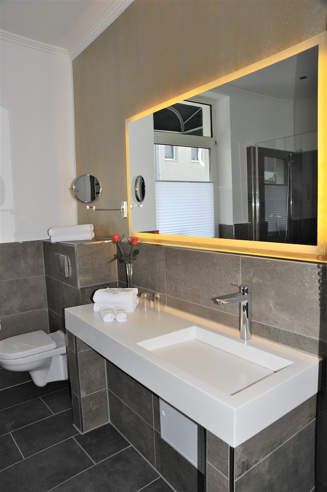 Hotel Rheinischer Hof 30/36