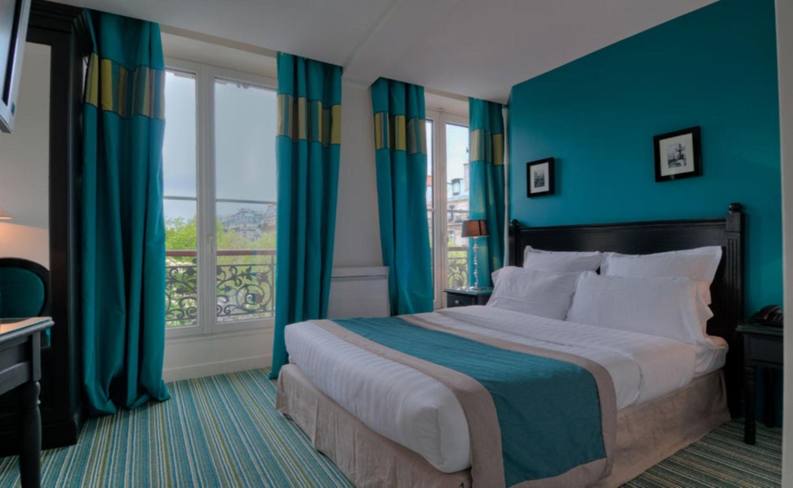 ROOM, DOUBLE BED