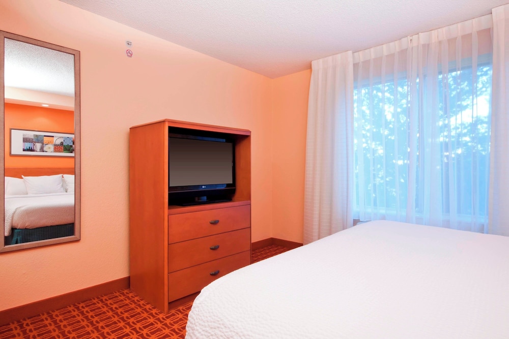 Studio, King Bed, Accessible