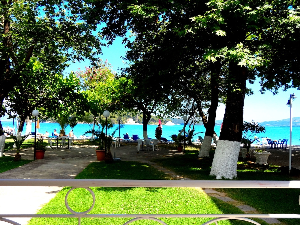 Avra Beach Hotel 49/55