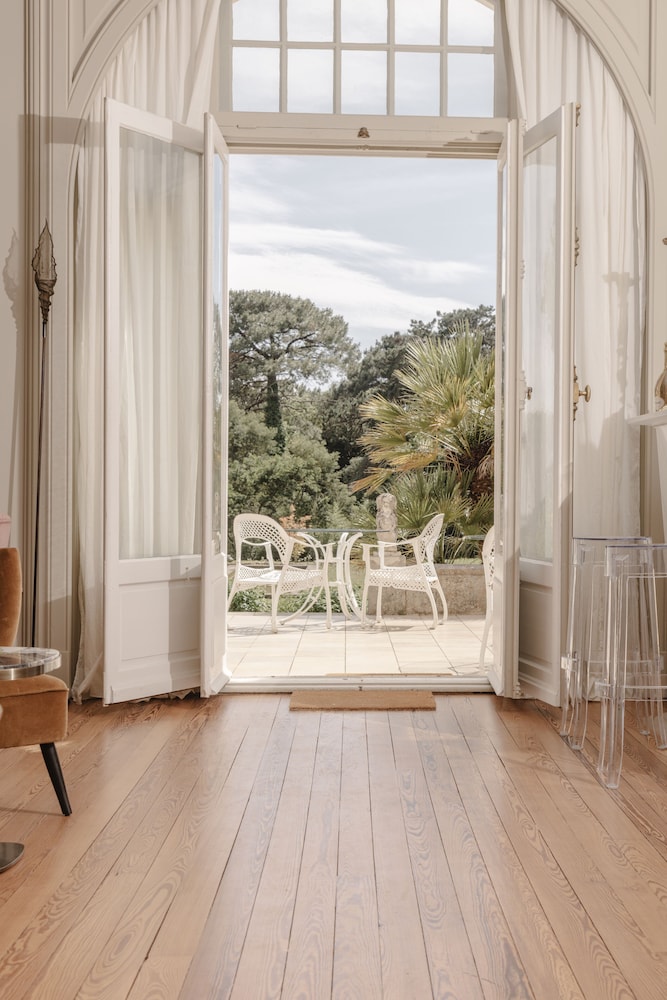 Chateau Du Clair De Lune 22/50
