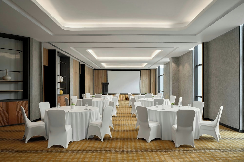 Sheraton Hanoi West 63/71