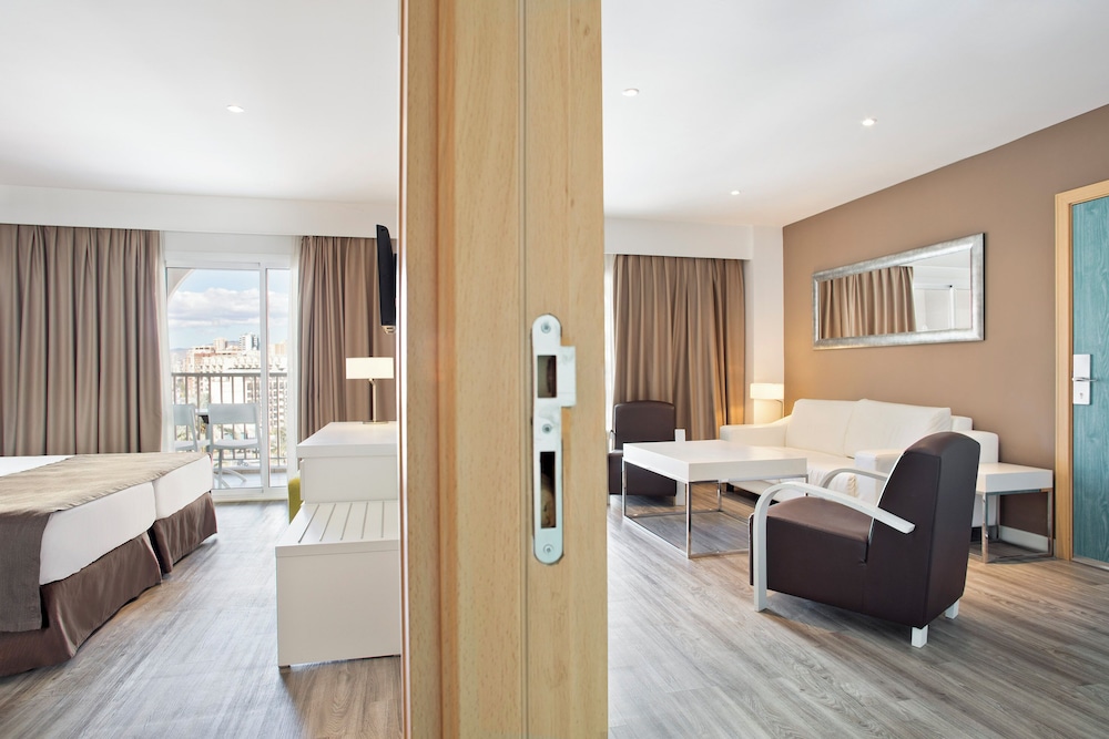 Xtra Sol, Family, Twin Beds